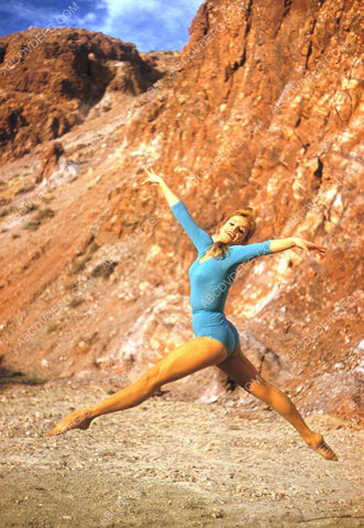 beautiful Barrie Chase dancing in the desert 8b20-4639