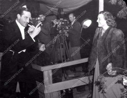 cool candid Basil Rathbone photographing someone else 8b20-4665