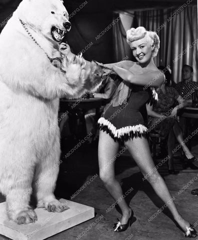 Betty Grable and a polar bear do litlle ditty 4800