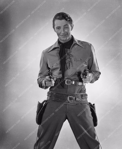 Robert Mitchum and his six shooters 8b20-5012