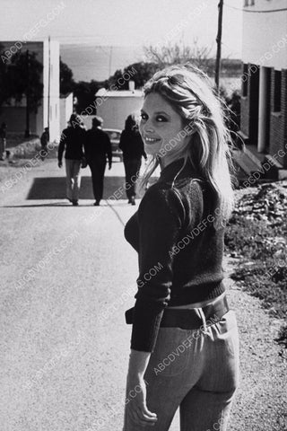 candid Brigitte Bardot outdoors 8b20-5267