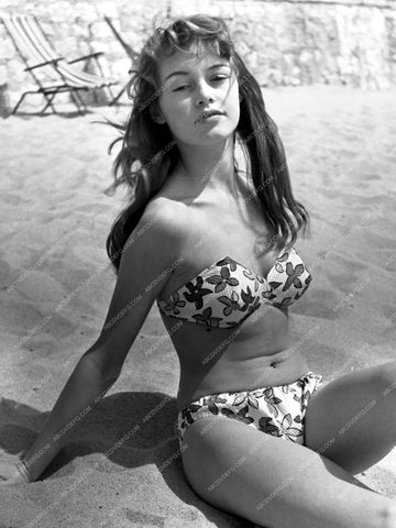 Brigitte Bardot in her bikini in the sand 8b20-5283