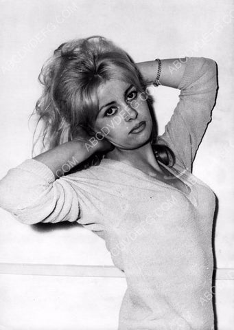 Brigitte Bardot caught stretching 8b20-5399