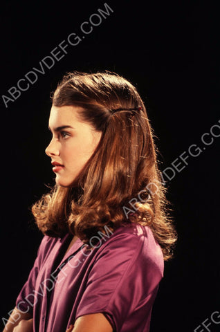 Brooke Shields profile portrait 8b20-5486