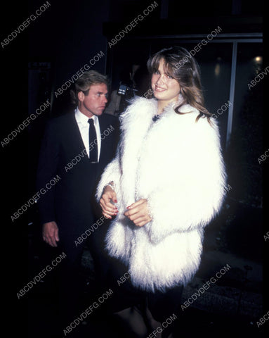 beautiful Brooke Shields in white fur 8b20-5508