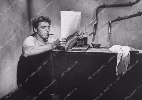 Burt Lancaster drinking whiskey taking a bath 8b20-5585