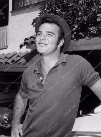 Burt Reynolds outdoors pic 8b20-5606