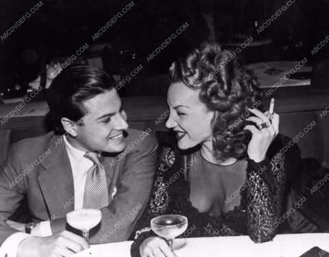 candid Carmen Miranda and date out to dinner 8b20-5671