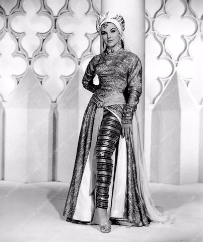 Debra Paget in cool outfit 8b20-5710