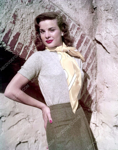 Jean Peters outdoors portrait 8b20-5794