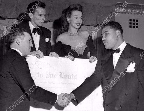 Frank Sinatra Carole Landis salute boxer Joe Louis 8b20-5970