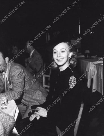 candid Carole Landis out to dinner 8b20-5996
