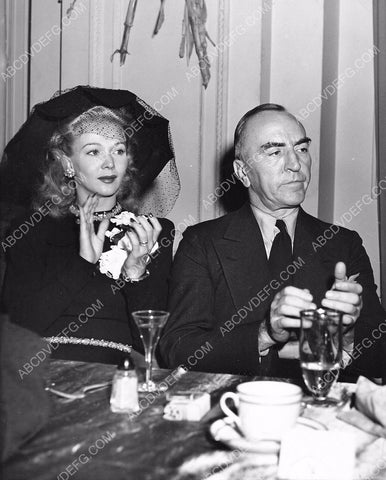 candid Carole Landis out to dinner 8b20-5998