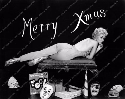 cute pinup Carole Lesley and cool Christmas gift ideas 8b20-6022