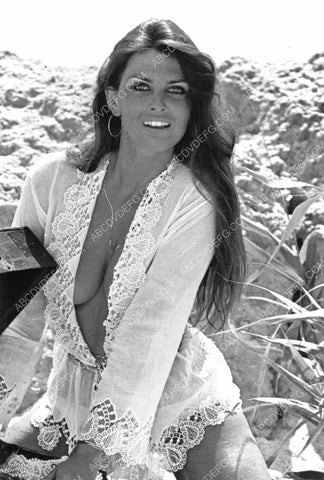 sexy and busty Caroline Munro pic 8b20-6135