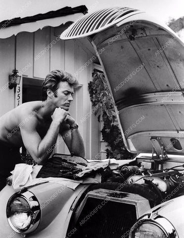 handy Clint eastwood works on his car 8b20-6337