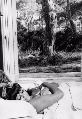 Claudia Cardinale in bed 8b20-6469