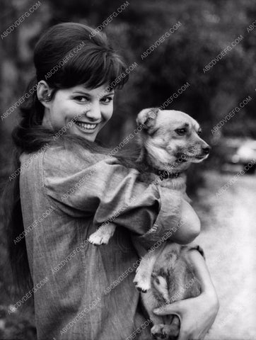 beautiful Claudia Cardinale and her dog 8b20-6476