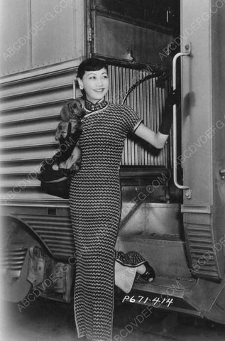 Anna May Wong and her dog getting off a train 8b20-6592
