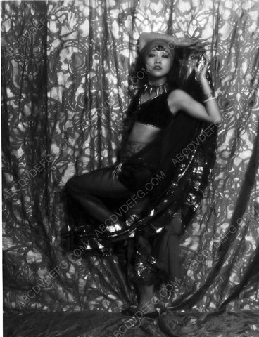 Anna May Wong in alluring dance number 8b20-6597