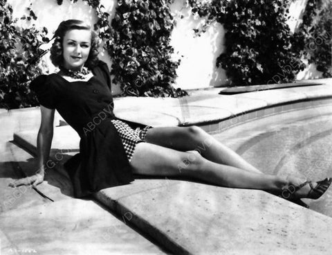 Anne Shirley leisure time by the pool 8b20-6708