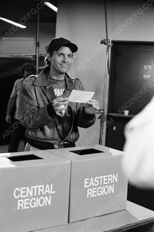 Dwight Schultz clowning around behind the scenes TV The A-Team 8b20-6794