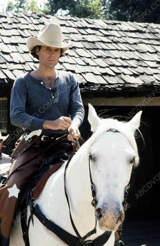 Dwight Schultz in cowboy dudds on horseback TV The A-Team 8b20-6795