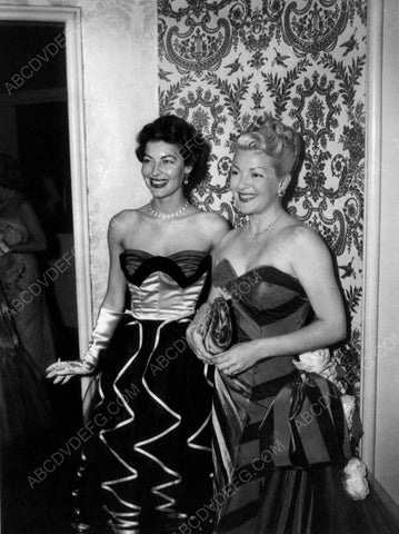 Ava Gardner Lana Turner compete w cool dresses 8b20-6811