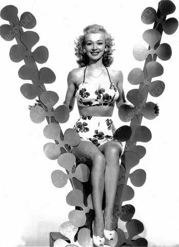 beautiful Carole Landis between the clovers 8b20-6843