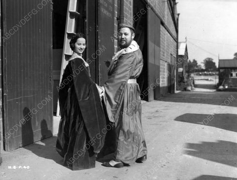 Merle Oberon Charles Laughton behind scenes Private Lives of Henry VIII 8b20-6896