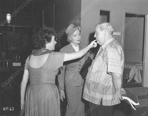 candid Elsa Lanchester Marlene Dietrich Charles Laughton behind scenes 8b20-6897
