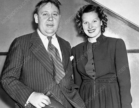 Charles Laughton and someone behind the scenes 8b20-6928