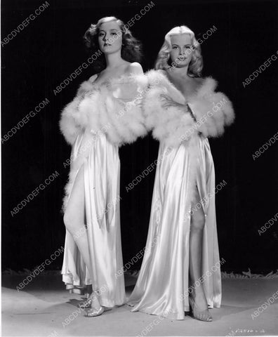 Jean Wallace and babe white fur showdown 8b20-7112