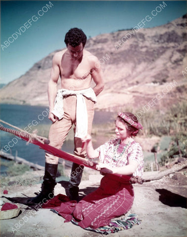 Cornel Wilde has help setting up hammock 8b20-7116