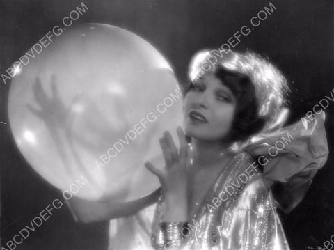 Corinne Griffith with giant ball 8b20-7128