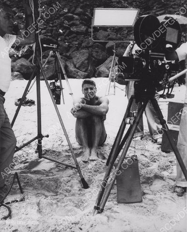 Burt Lancaster behind the scenes From Here to Eternity 8b20-7173
