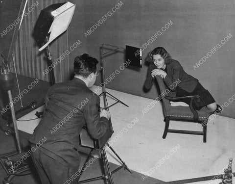 Barbara Stanwyck getting her picture took 8b20-7223