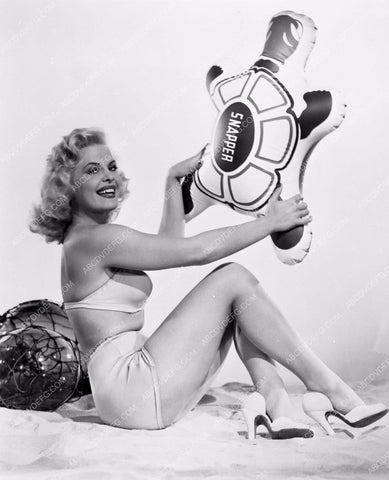 Cleo Moore sexy pinup with snapping turtle in the sand 8b20-7370