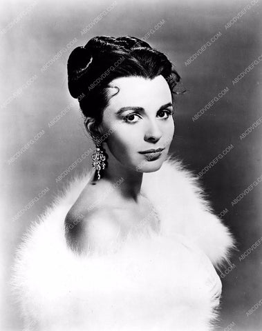 Claire Bloom in white fur portrait 8b20-7588