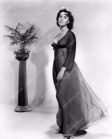 Claire Bloom full length fashion portrait 8b20-7589