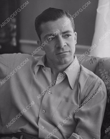 Dana Andrews at home portrait 8b20-7669