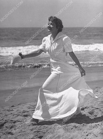 Claudette Colbert a seashell on the beach 8b20-7716