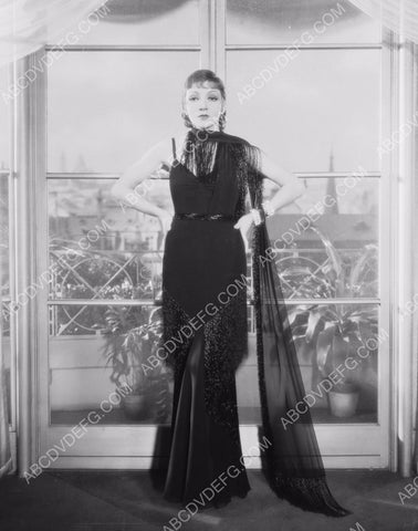 Claudette Colbert showing off new fashion 8b20-7753