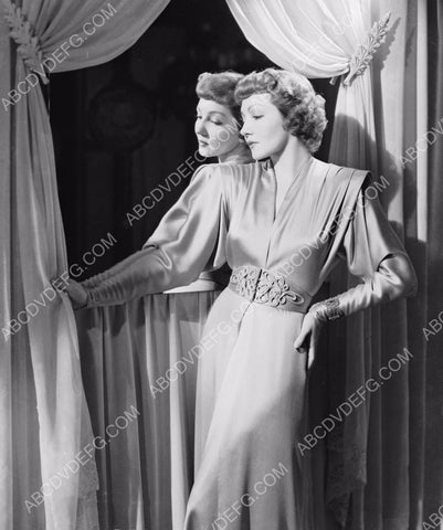 Claudette Colbert posing by the mirror 8b20-7781