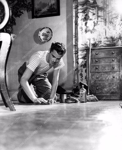 Dirk Bogarde scrubbing the floor 8b20-7853