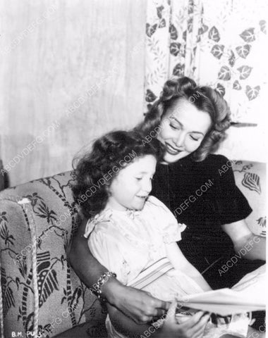 candid Carole Landis reading with some kid 8b20-7885