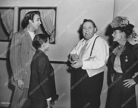 Charles Laughton Ella Raines Dean Harens Raymond Seven candid 8b20-7893