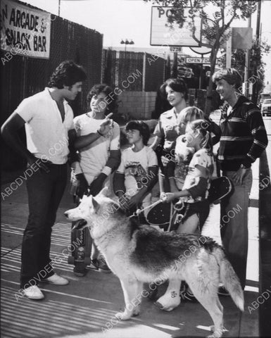 Erik Estrada Larry Wilcox kids and dog TV Chips 8b20-7991