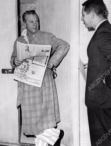 Dick Powell with morning paper 8b20-8189