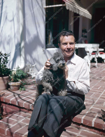 Dick Powell with his dog in the backyard 8b20-8239